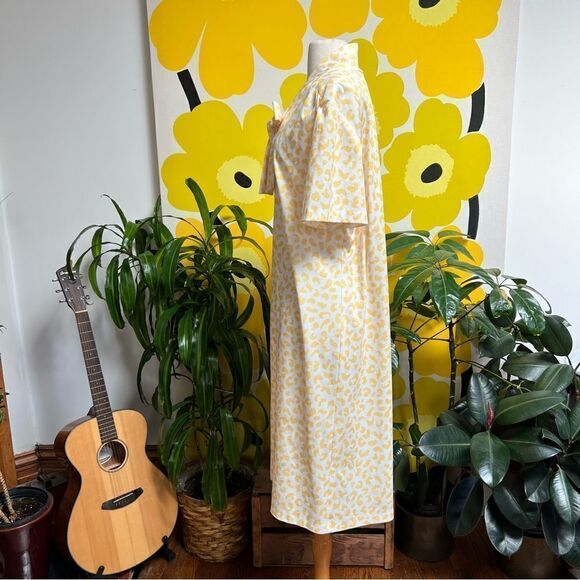Vintage 1980s Yellow Leopard Print Popover Pussybow  1/4 Button Up Dress - Picture 8 of 8
